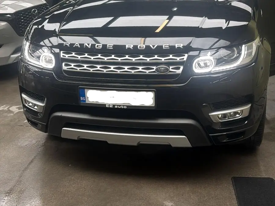 Black Range Rover, front view