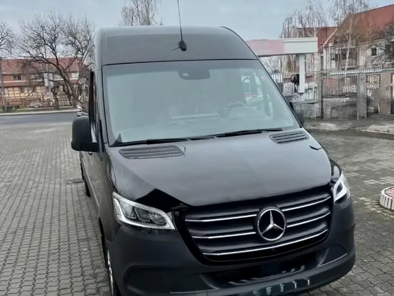 Mercedes Sprinter, front view