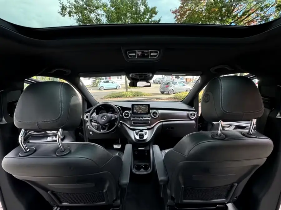 Panoramic roof in the Mercedes V-Class